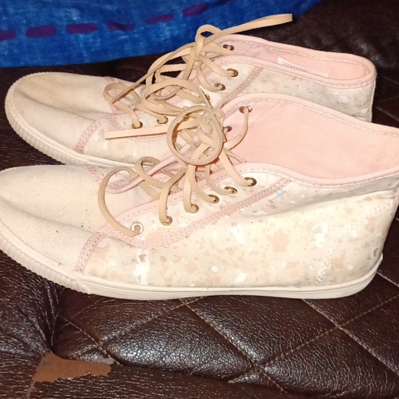 Women's shoe - Picture 2 of 3